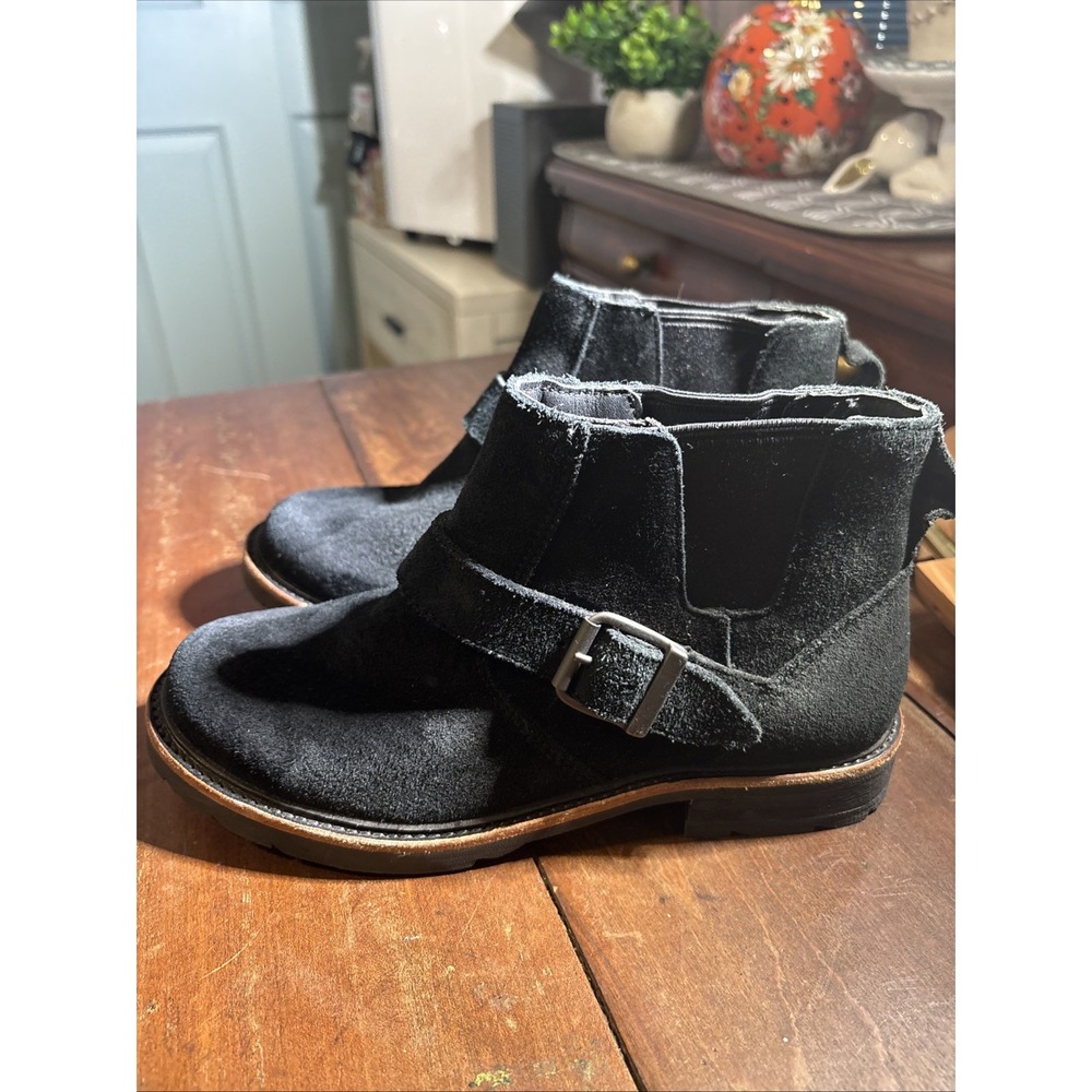 L.L. Bean Womens Chelsea Boot Size 6 M Black Old Port Suede Leather.